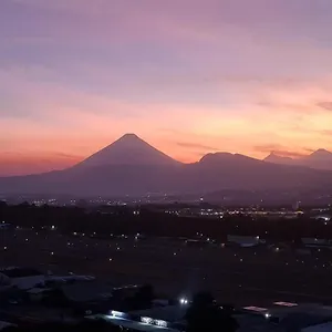 Apartment Amazing Volcano Views In Front Of Airport, Guatemala City